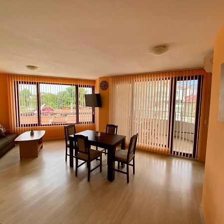 Cozy Apartment In The Center Of Primorsko Exteriér fotografie
