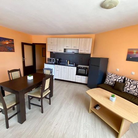 Cozy Apartment In The Center Of Primorsko Exteriér fotografie