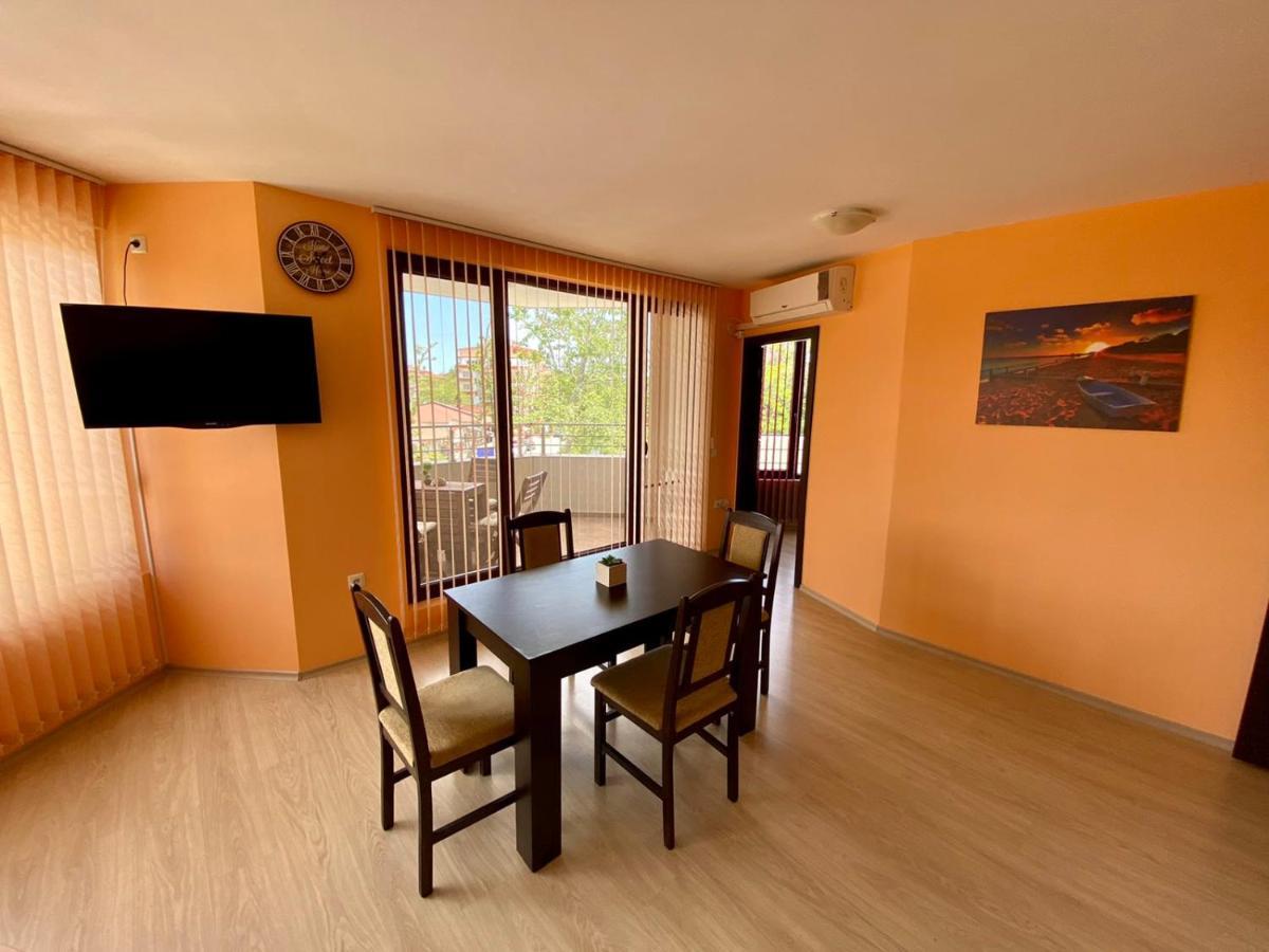 Cozy Apartment In The Center Of Primorsko Exteriér fotografie