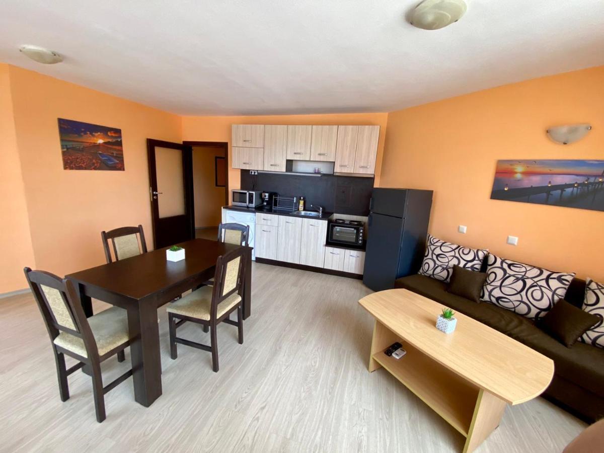 Cozy Apartment In The Center Of Primorsko Exteriér fotografie